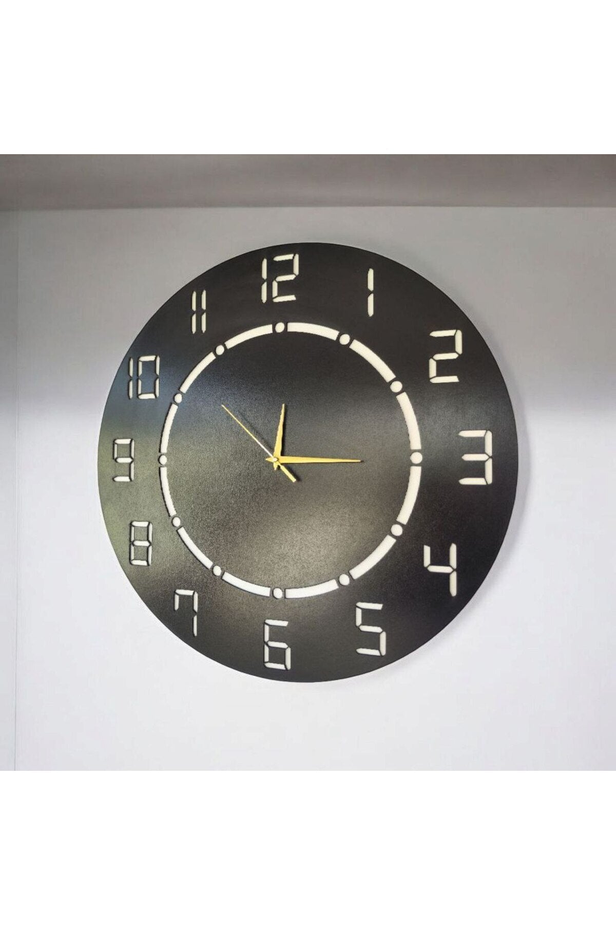 Siyah Beyaz Renk Desenli Sayılı Hediyelik Ahşap Sessiz Duvar Saati 50cm