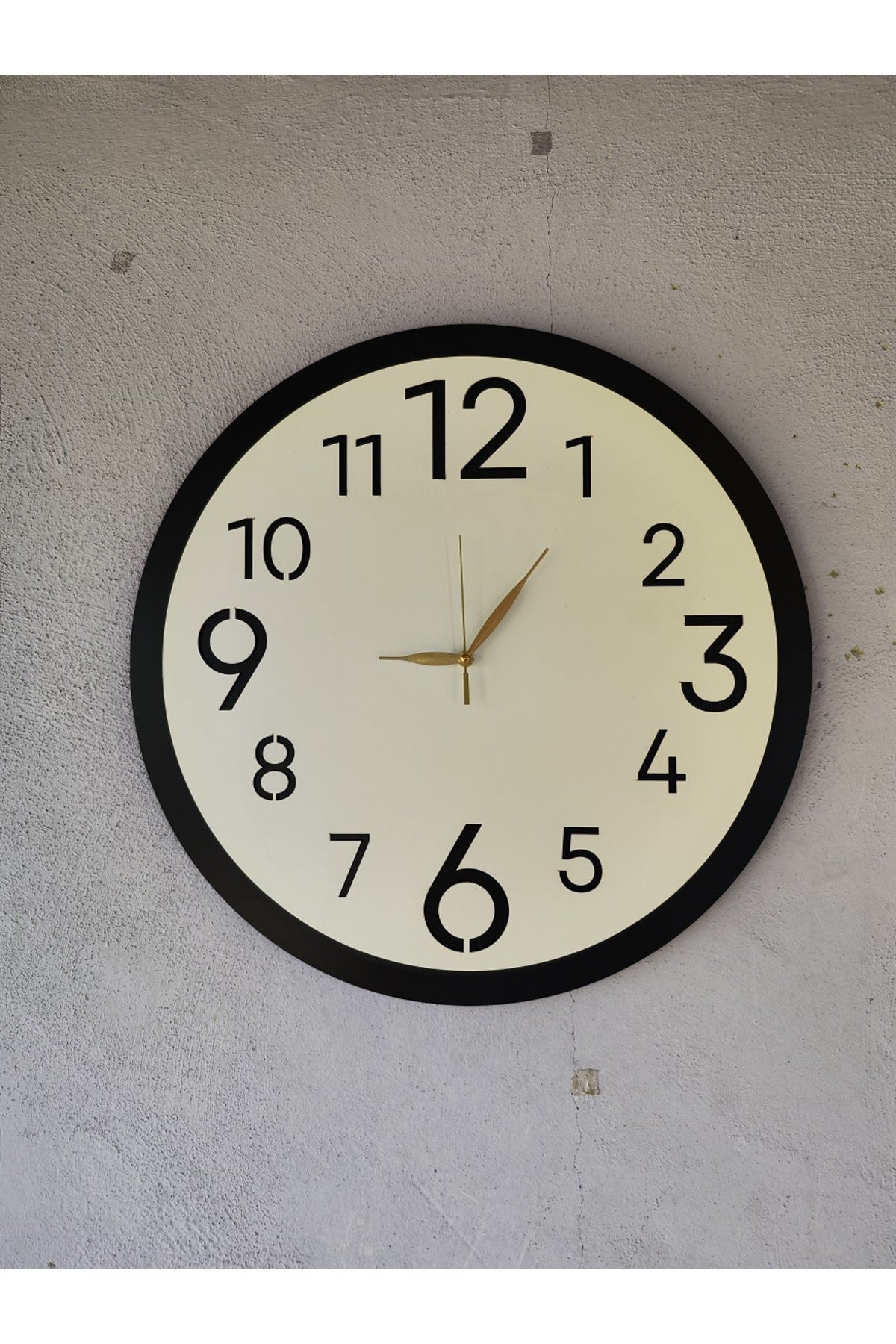 Ahşap Siyah Beyaz Renk Sade Sayılı Hediyelik Sessiz Duvar Saati 50cm