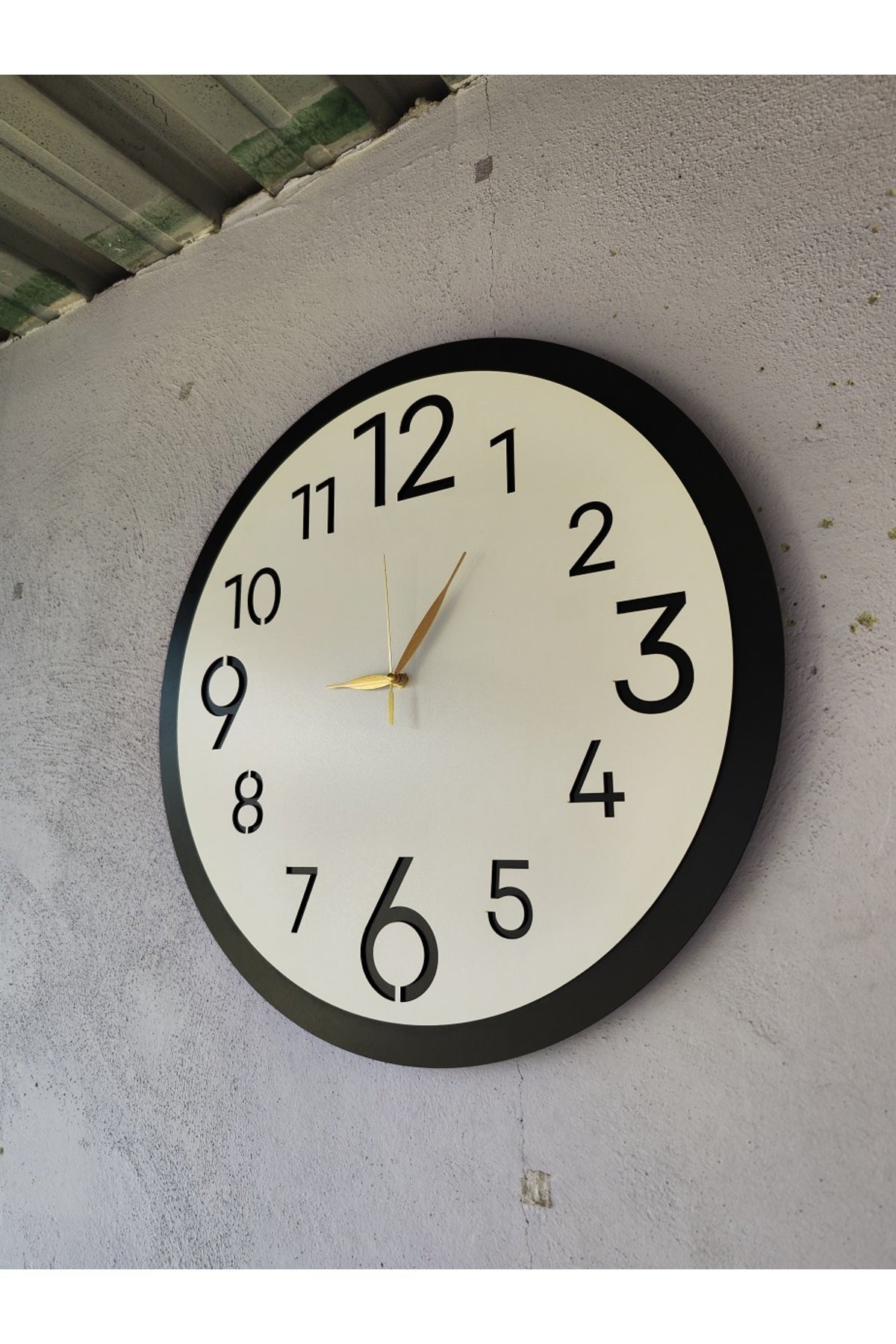 Ahşap Siyah Beyaz Renk Sade Sayılı Hediyelik Sessiz Duvar Saati 50cm