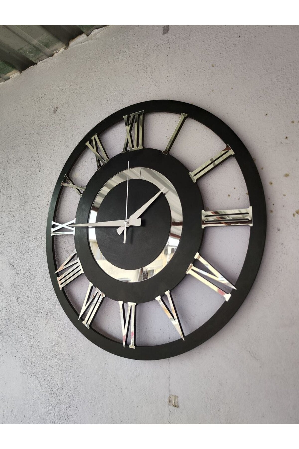 Siyah Renk Gümüş Sayılı Hediyelik Ahşap Dekoratif Farklı Desenli Ev Hediyelik Duvar Saati 50cm