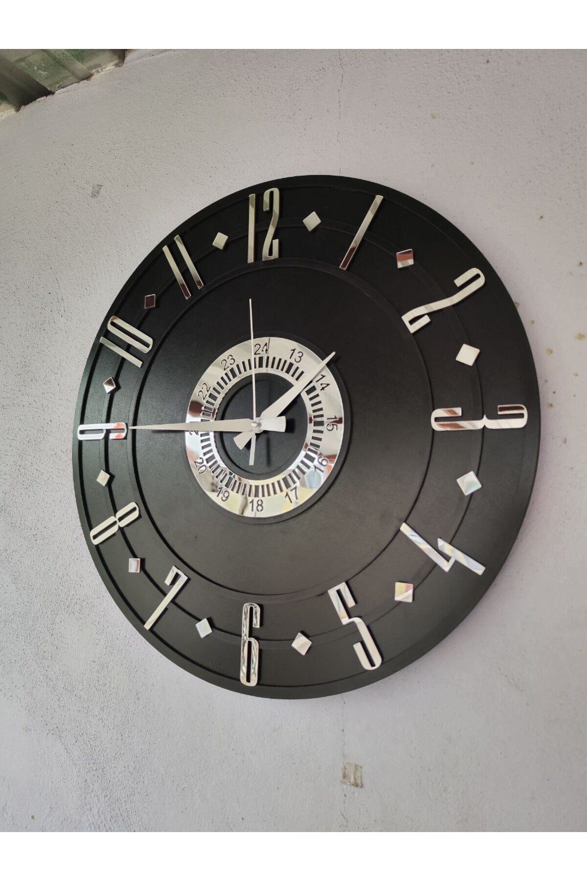 Siyah Renk Gümüş Sayılı Hediyelik Ahşap Dekoratif Farklı Desenli Ev Hediyelik Duvar Saati 50cm