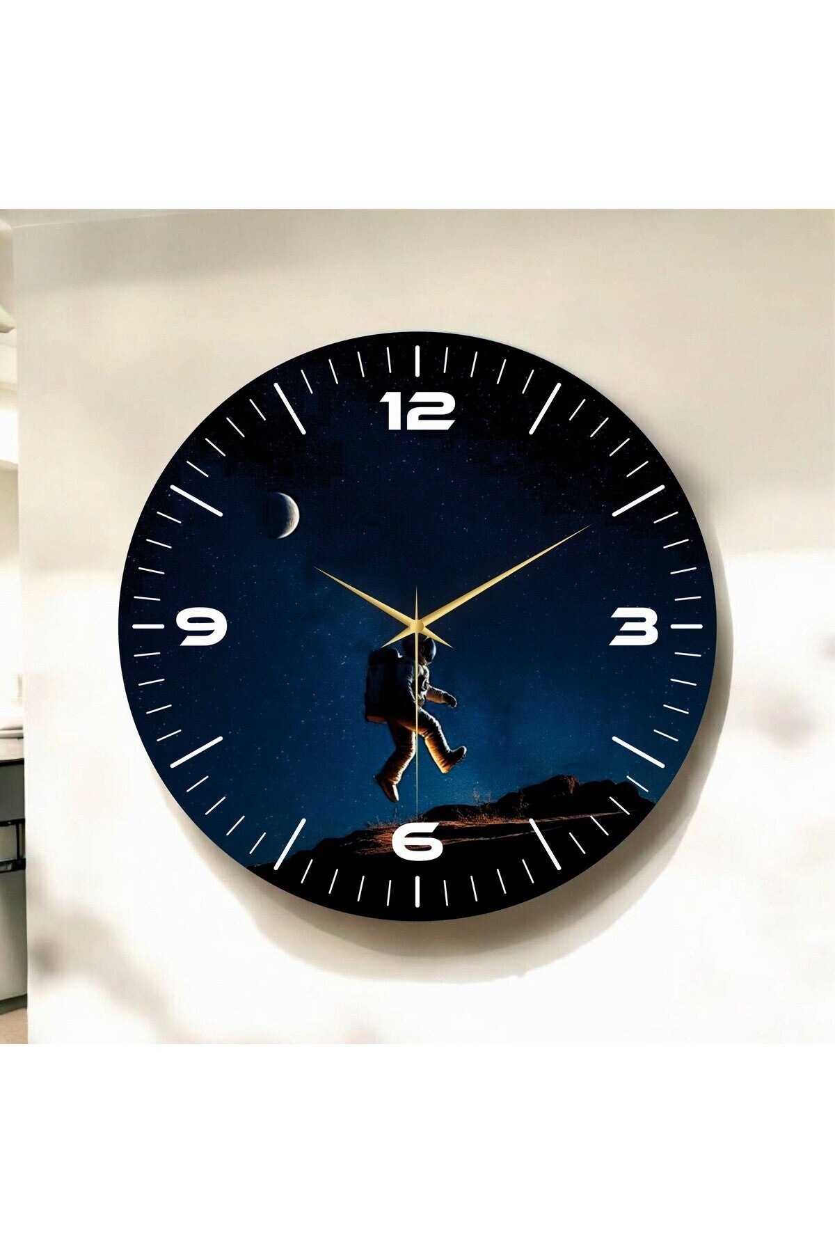 Renkli Baskı Astronot Desenli Sayılı Hediyelik Ahşap Sessiz Tablo Duvar Saati