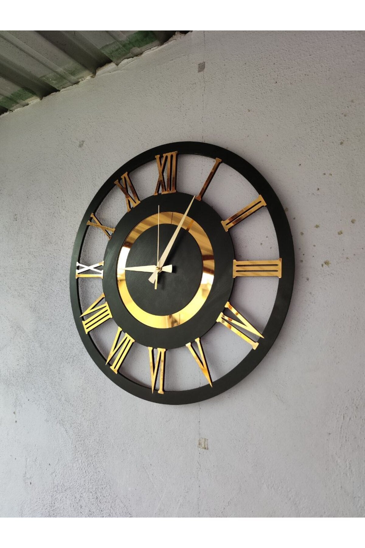 Siyah Ve Ceviz Renk Gold Sayılı Hediyelik Ahşap Dekoratif Farklı Desenli Ev Duvar Saati 50cm