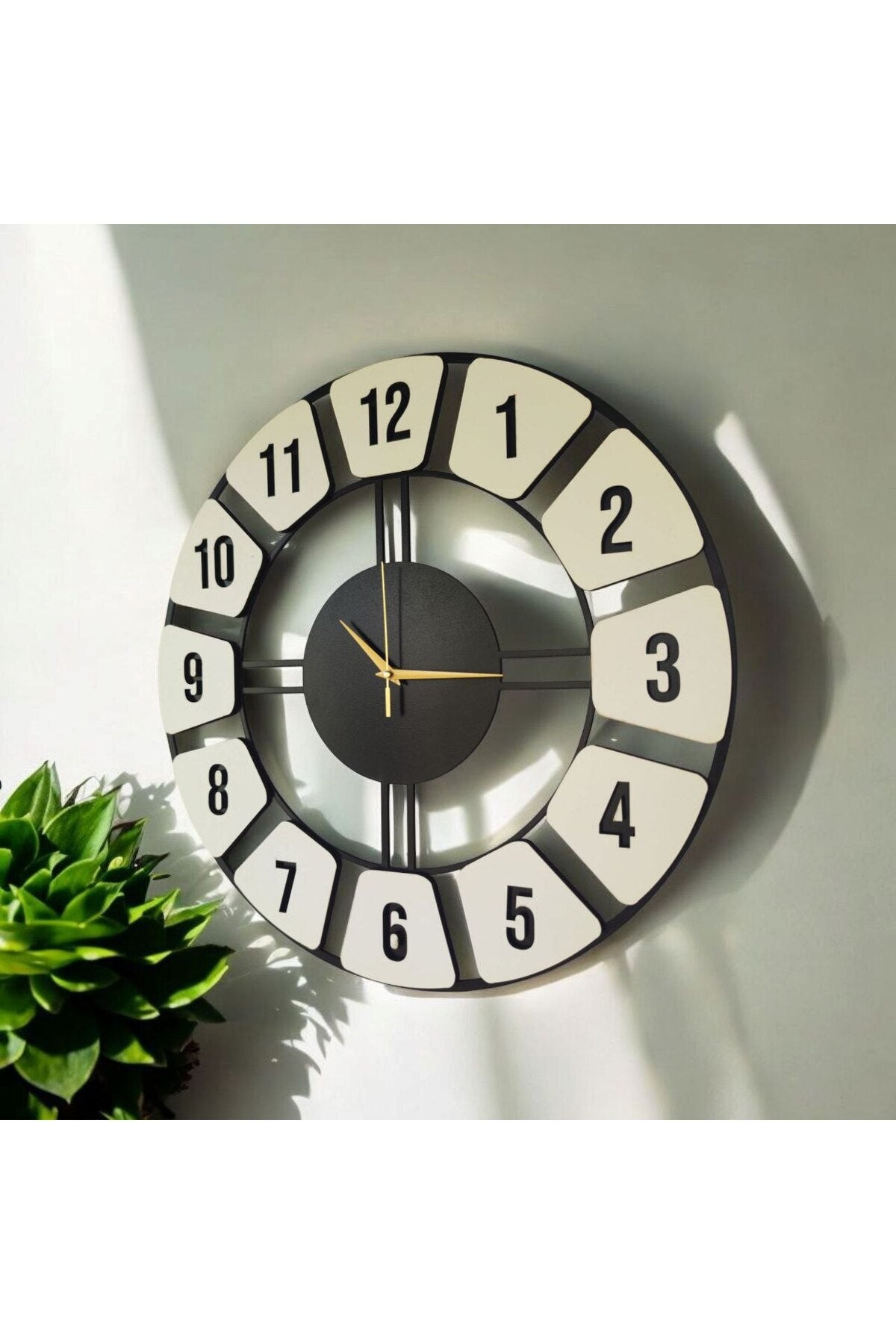 Ahşap Siyah Beyaz Renk Desenli Sayılı Hediyelik Sessiz Duvar Saati 50cm