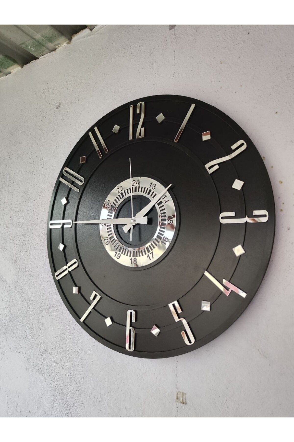 Siyah Renk Gümüş Sayılı Hediyelik Ahşap Dekoratif Farklı Desenli Ev Hediyelik Duvar Saati 50cm