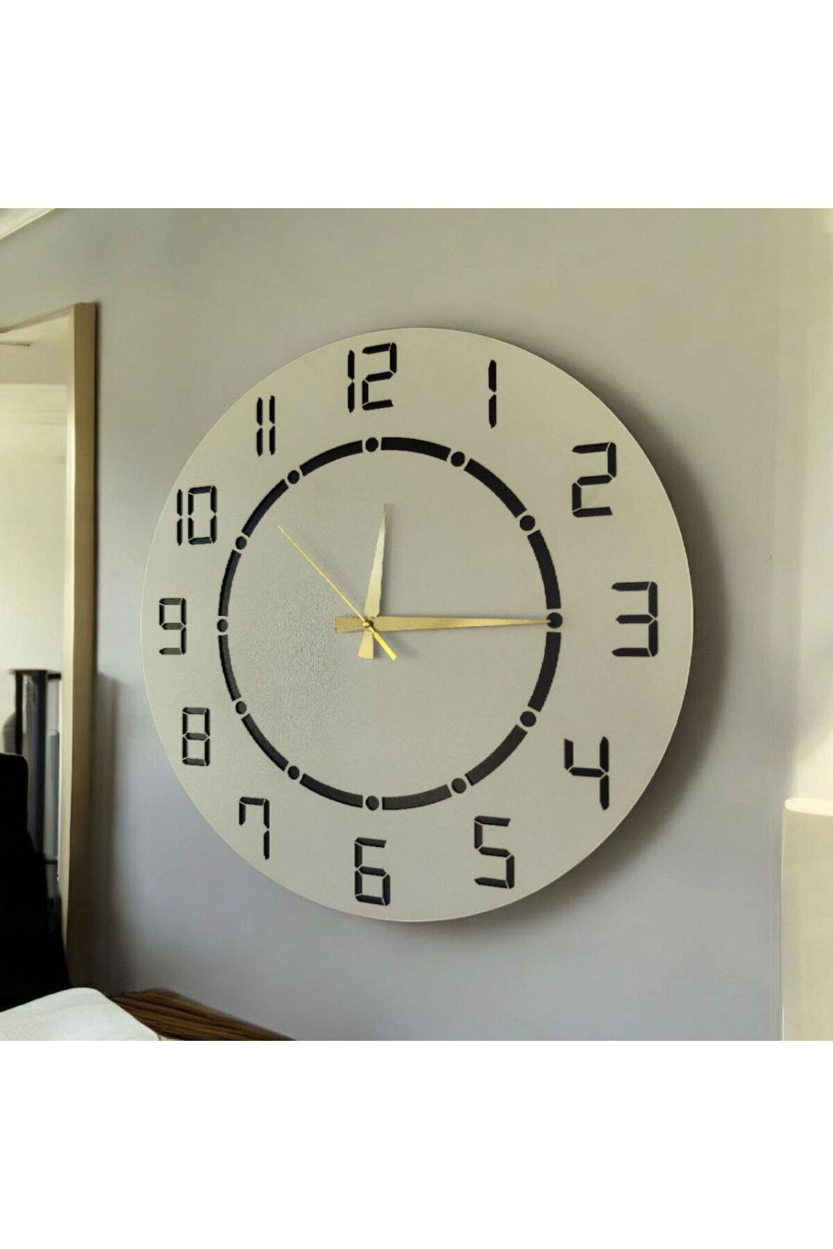 Siyah Beyaz Renk Desenli Sayılı Hediyelik Ahşap Sessiz Duvar Saati 50cm