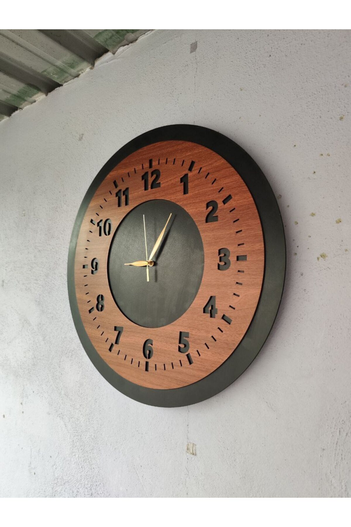 Ahşap Ceviz Mobilya Siyah Renk Sade Sayılı Hediyelik Sessiz Duvar Saati 50cm