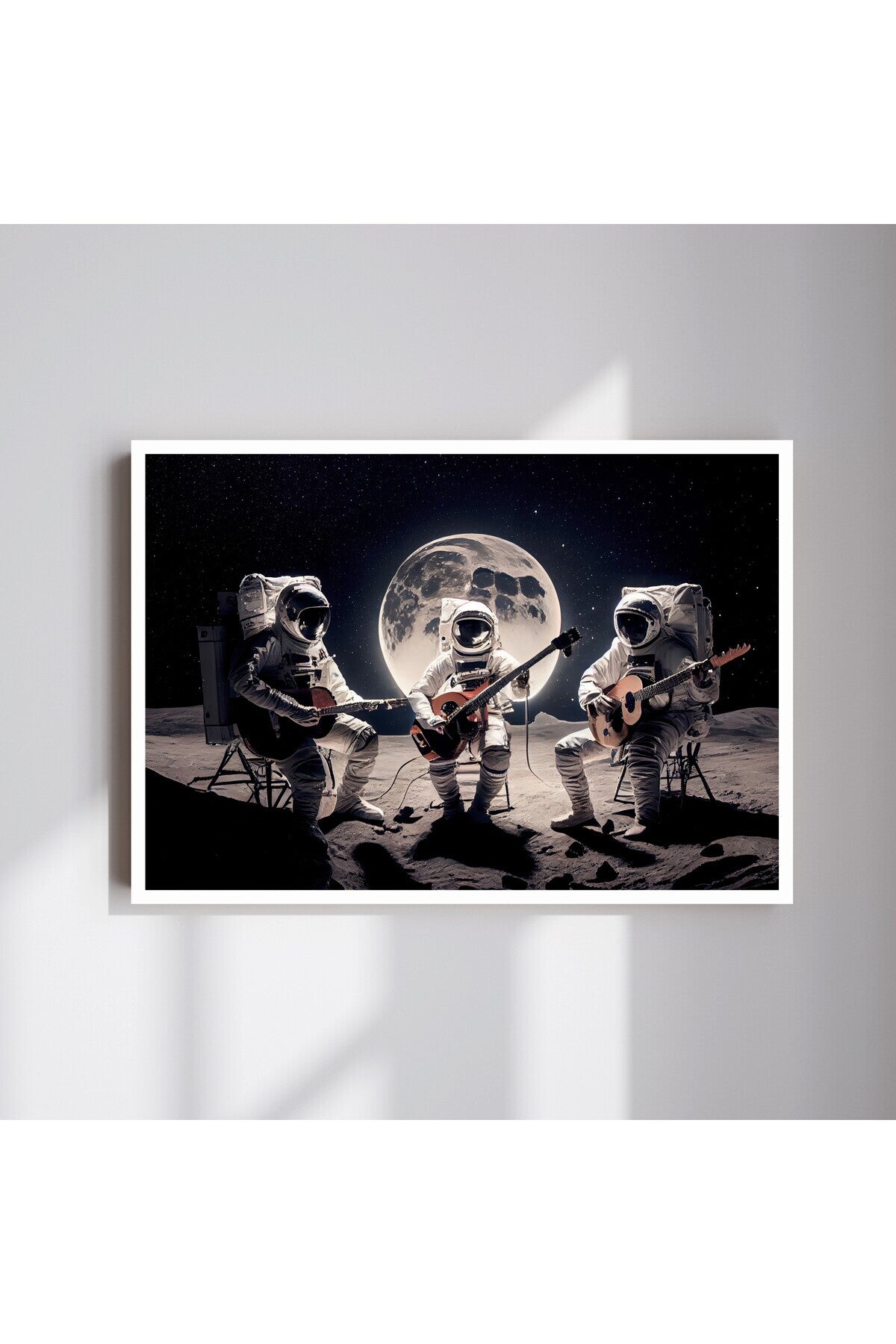 Uzay Astronot Müzik Büyük Boy Renkli Solmaz Kaliteli Baskı Çerçeve Görünümlü MDF Tablo 70x50cm 164