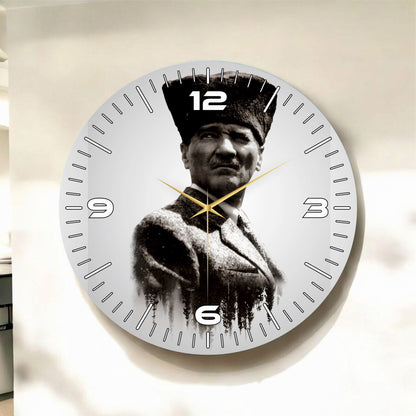 Siyah Beyaz Renkli Baskı Atatürk Portre Desenli Sayılı Hediyelik Ahşap Sessiz Tablo Duvar Saati