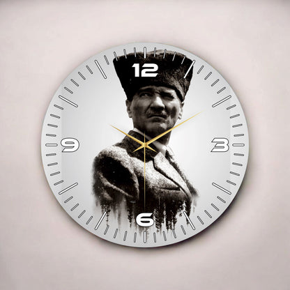 Siyah Beyaz Renkli Baskı Atatürk Portre Desenli Sayılı Hediyelik Ahşap Sessiz Tablo Duvar Saati