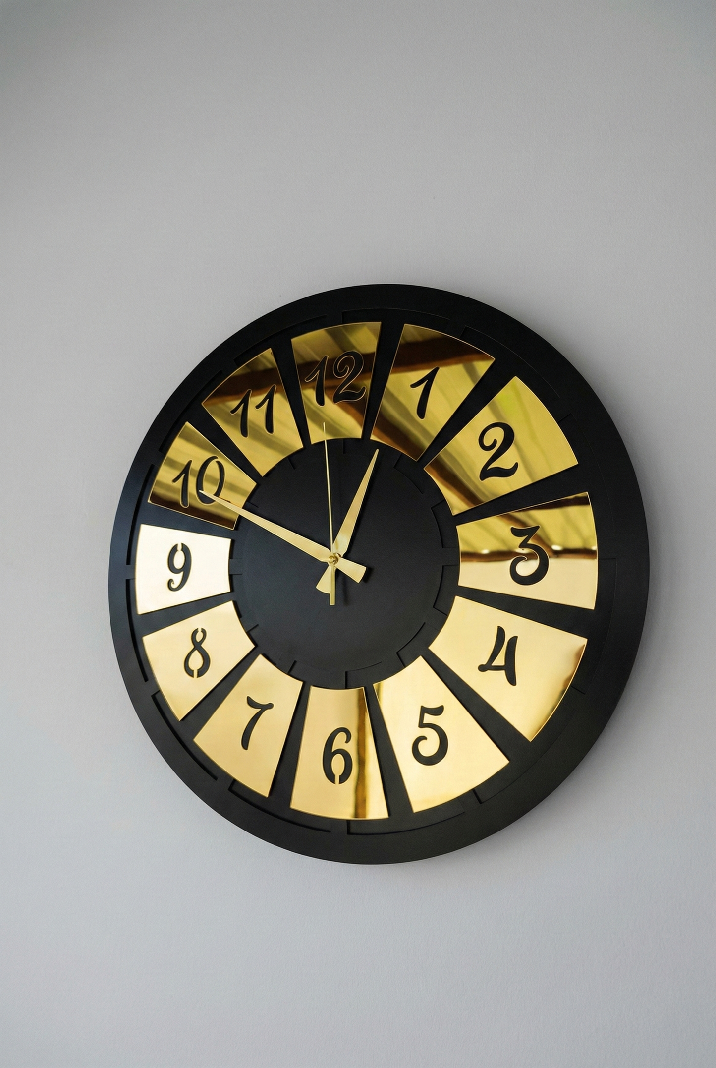 Ahşap Ceviz Mobilya Renk Desenli Hediyelik Sessiz Duvar Saati 50cm